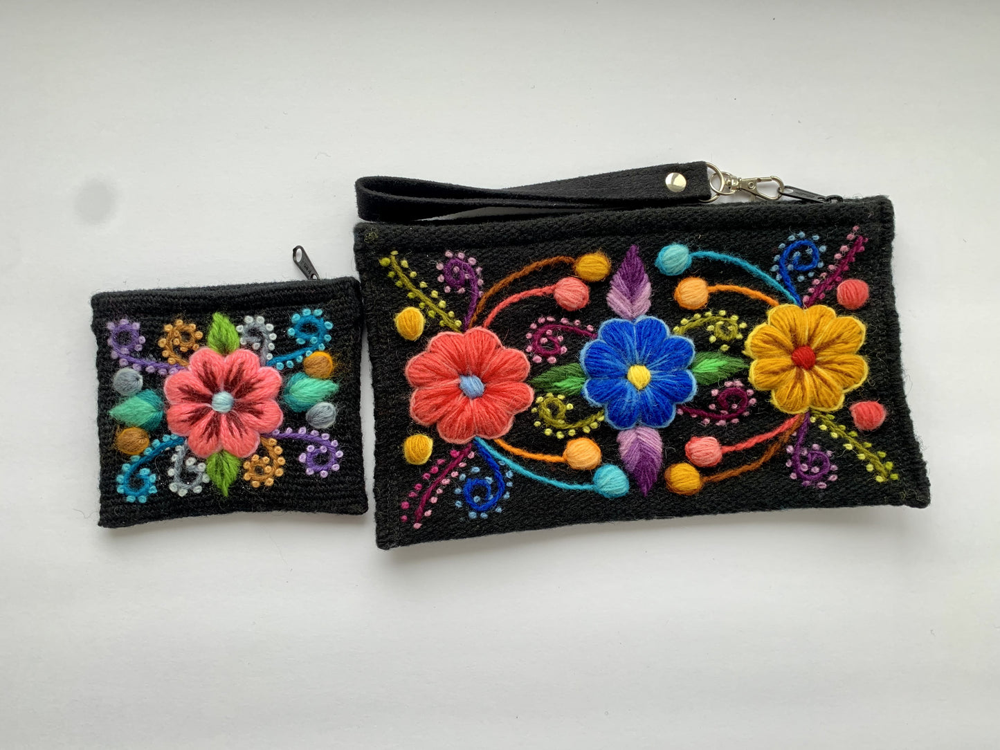 Embroidered wallet and coin pouch Naty