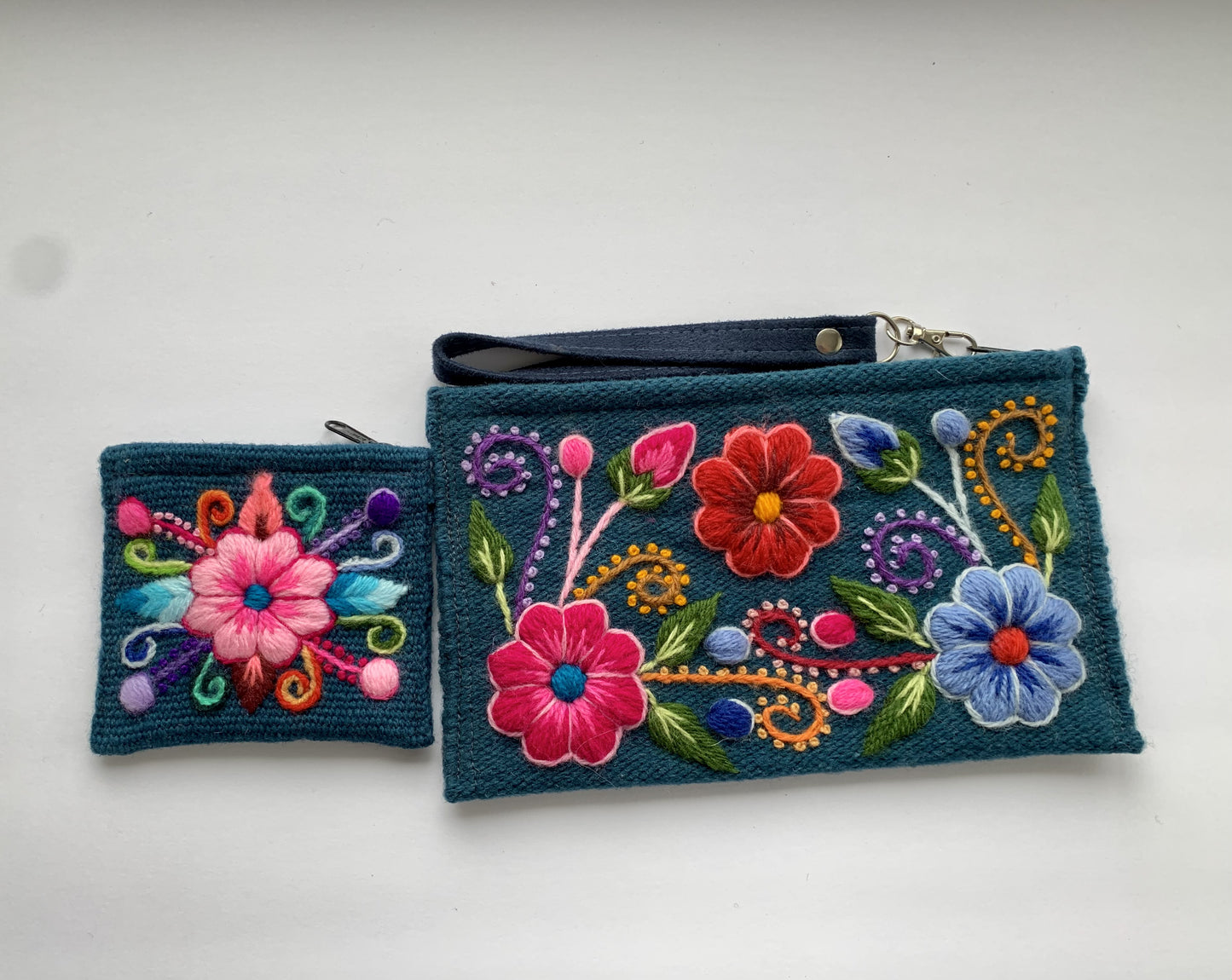 Embroidered wallet and coin pouch Lily