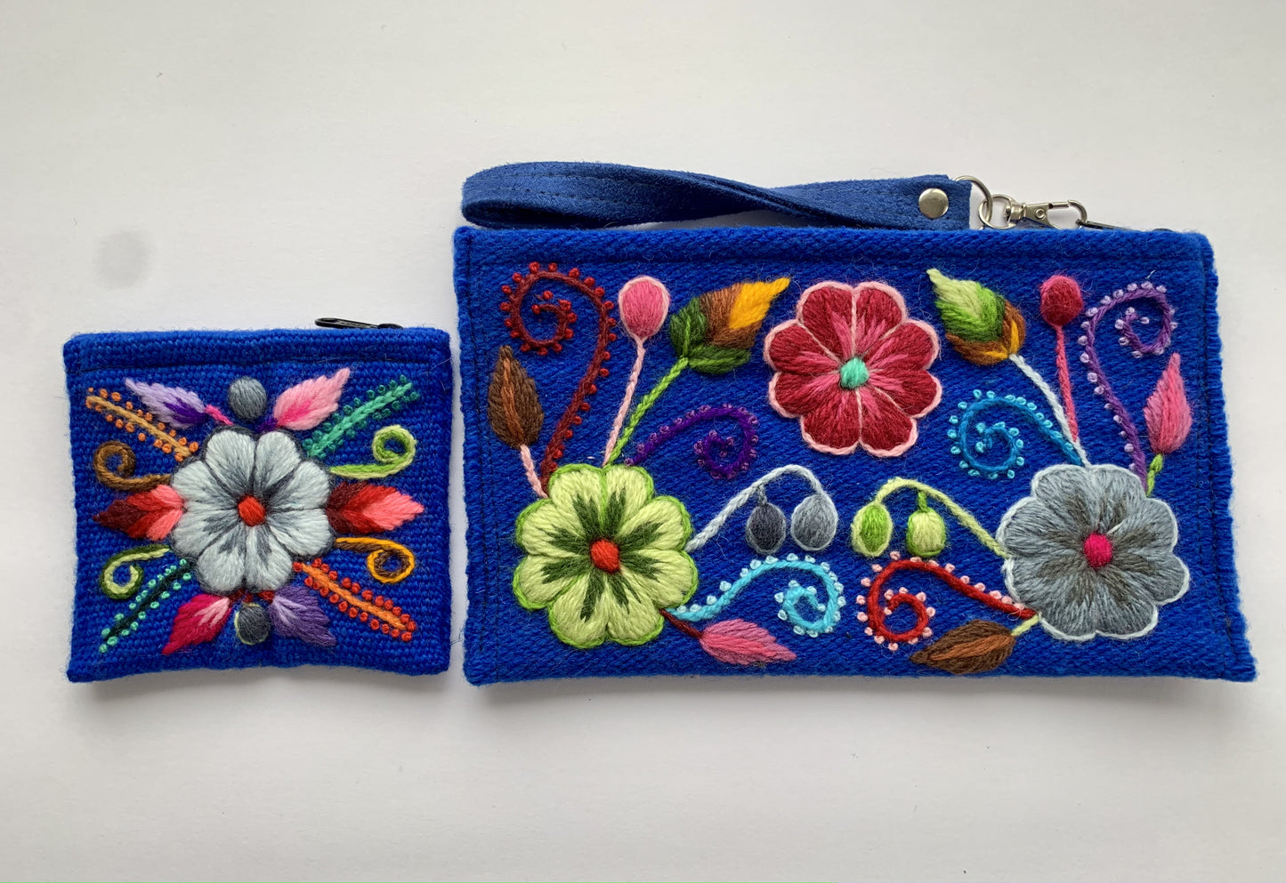 Embroidered wallet and coin pouch Armida